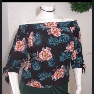 Iris Floral Off-Shoulder Blouse - Black and Green